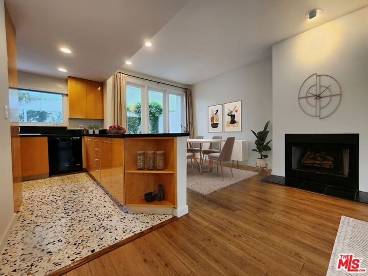 Property Photo:  807 21st St, Unit 5  CA 90403 
