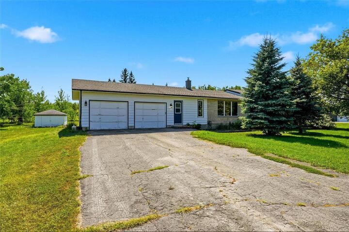 Property Photo:  16 Willow Drive South  MB R0E 0C0 