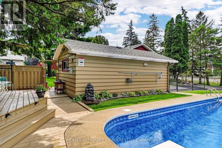 Property Photo:  1635 Brookdale Avenue  ON K6J 4R2 
