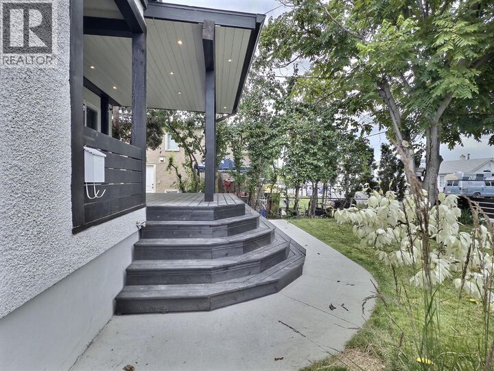 Property Photo:  327 Royal Avenue  BC V2B 3P6 