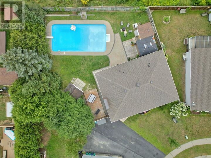 Property Photo:  516 Camelot Drive  ON P3B 3M7 