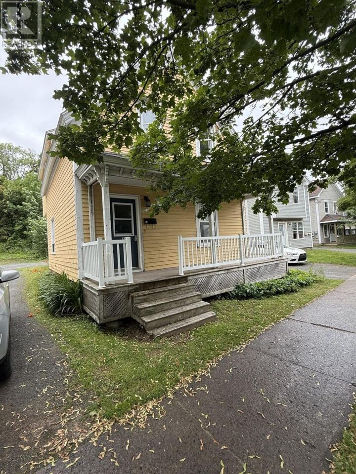 34 Hawthorne Street — photo 1