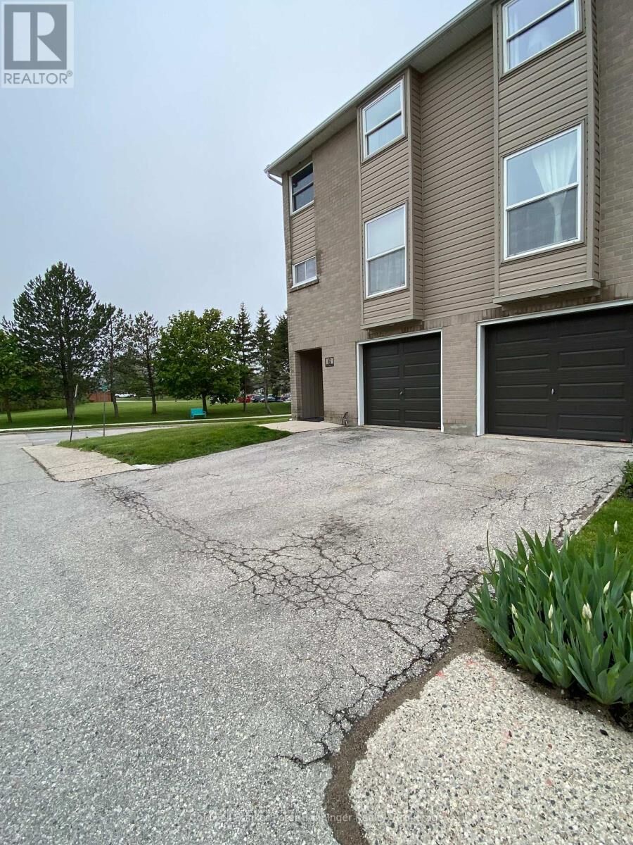 Property Photo: 6 Philip Place 6 ON N2Z 2E6