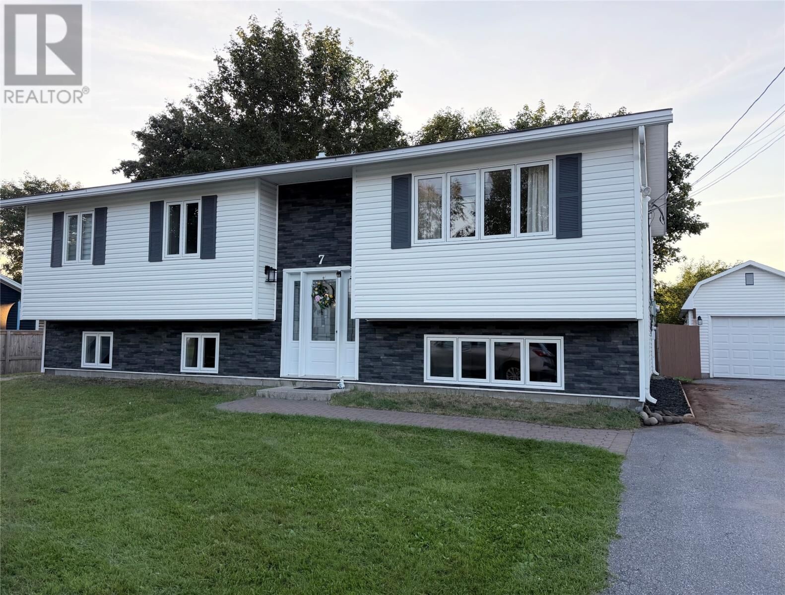 Property Photo: 7 Castlewood Drive NL A0L 1K0