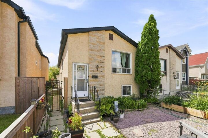Property Photo: 1816 Ross Avenue MB R2R 0E3
