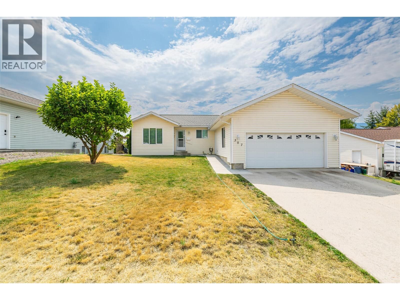 Property Photo: 307 Dugan Street BC V0B 1G3