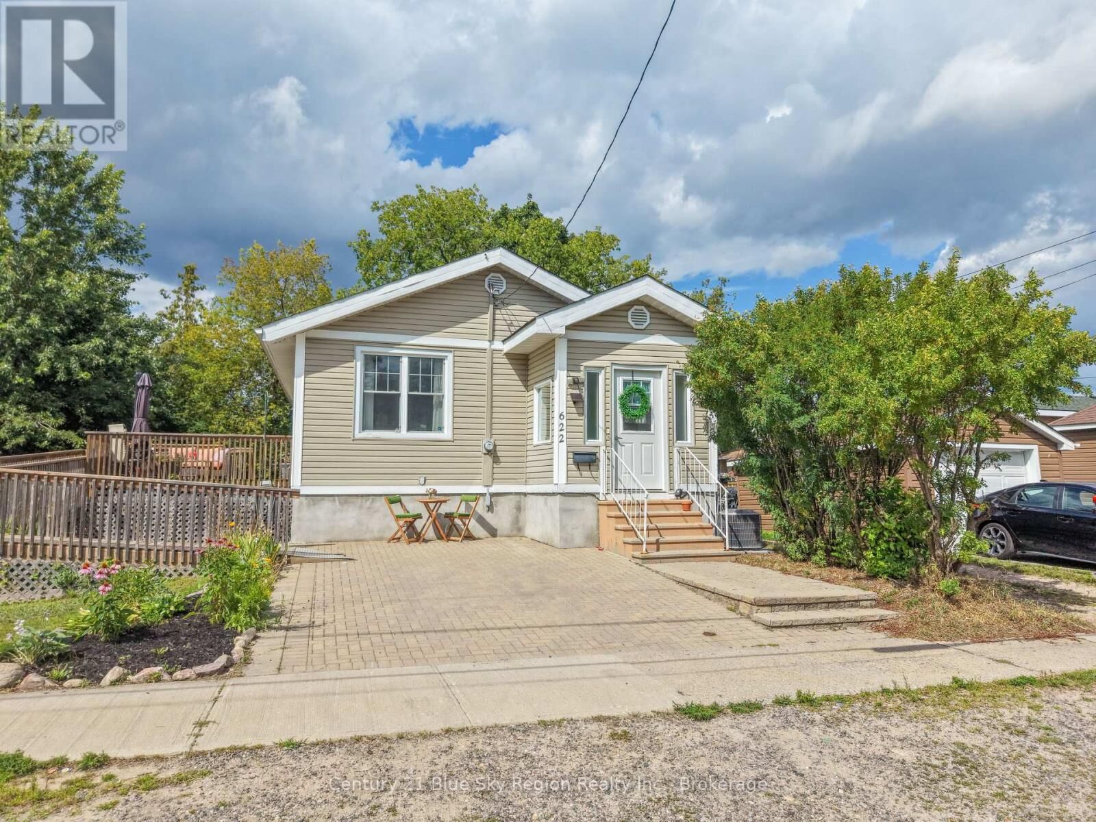 Property Photo: 622 Reynolds Street ON P1B 5C2