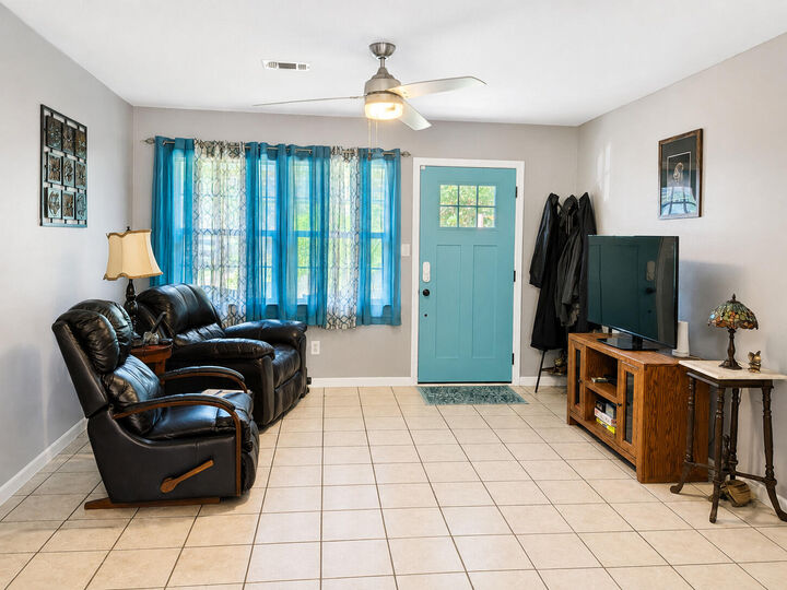 Property Photo: 4679 Oakland Drive FL 32526