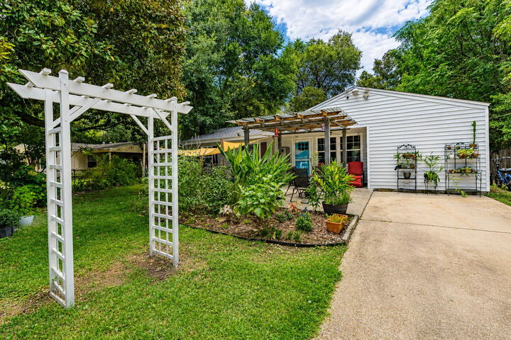 Property Photo: 4679 Oakland Drive FL 32526