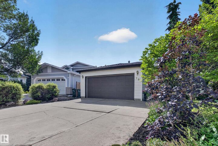 Property Photo: 18 Dalton Close AB T8H 1T5