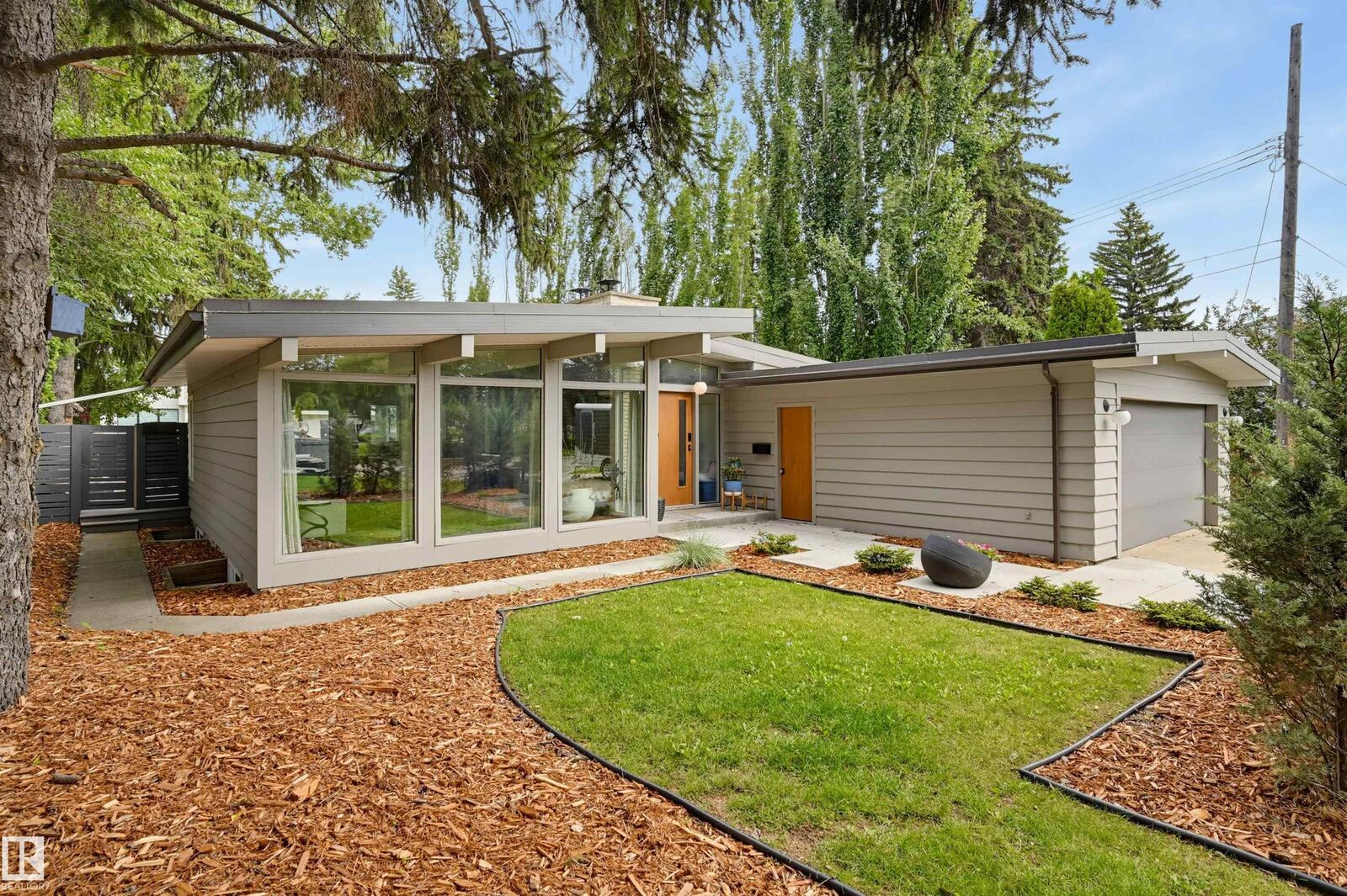 Property Photo:  13808 Buena Vista Road NW  AB T5R 5S1 