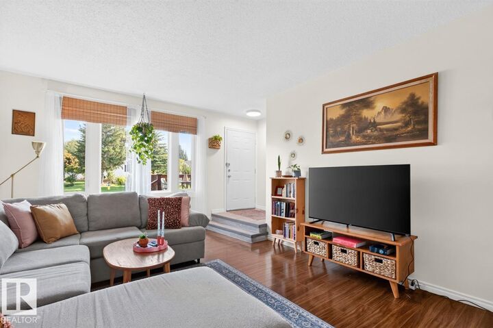 Property Photo:  392 Lee Ridge Road NW  AB T6K 0N7 