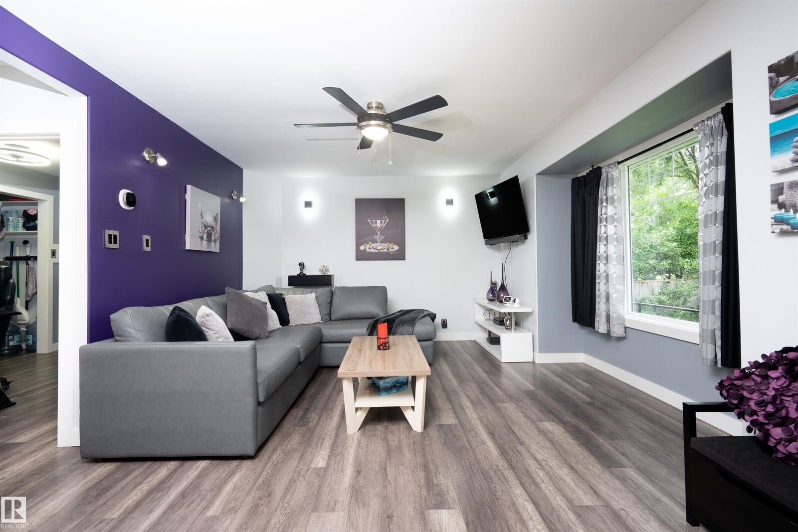 Property Photo: 6111 119 Avenue NW AB T5W 1J7