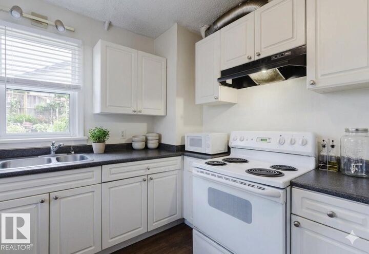 Photo de la propriété: 12223 127 Street NW AB T5L 0Z7