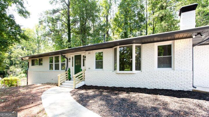 Property Photo:  1460 Loch Lomond Trail SW  GA 30331 