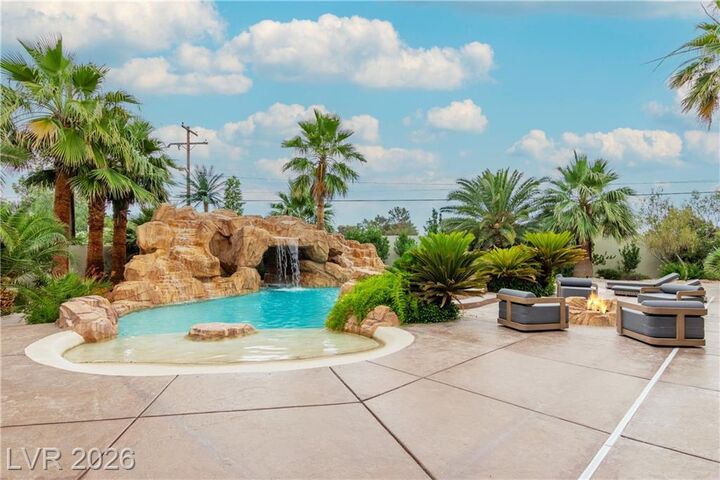 Property Photo: 7270 Loma Alta Circle NV 89120