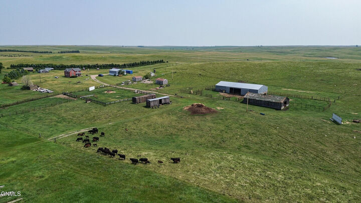 Property Photo:  19050 Highway 14  ND 58494 