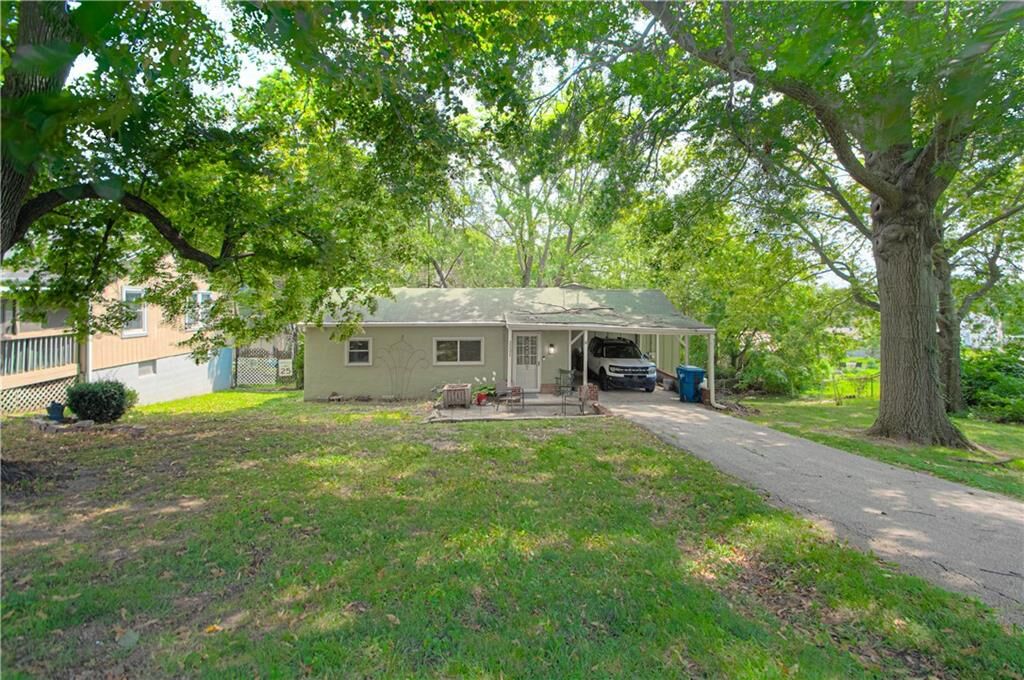 Property Photo: 2231 North River Boulevard MO 64050