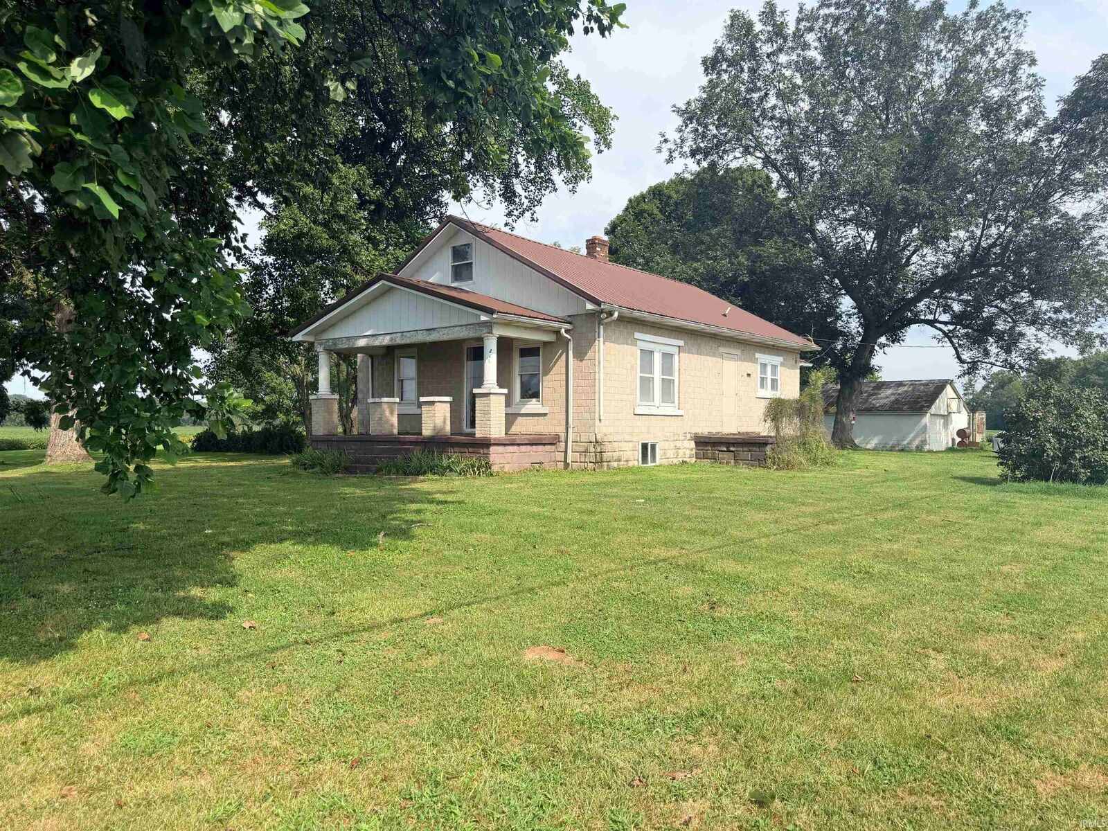 Property Photo:  2042 N County Road 200 W  IN 47635 