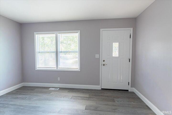 Property Photo: 910 N Illinois Street IN 47610