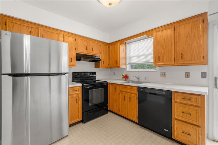 Property Photo:  813 E Gordon Street  PA 18109 
