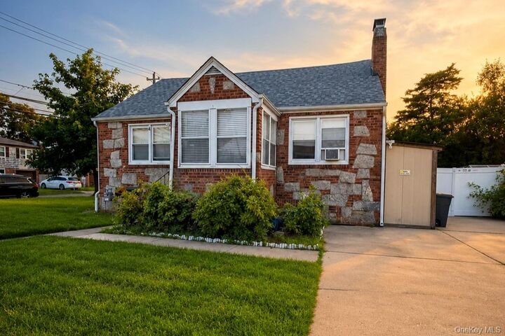 Property Photo:  4 Brown Street  NY 11704 