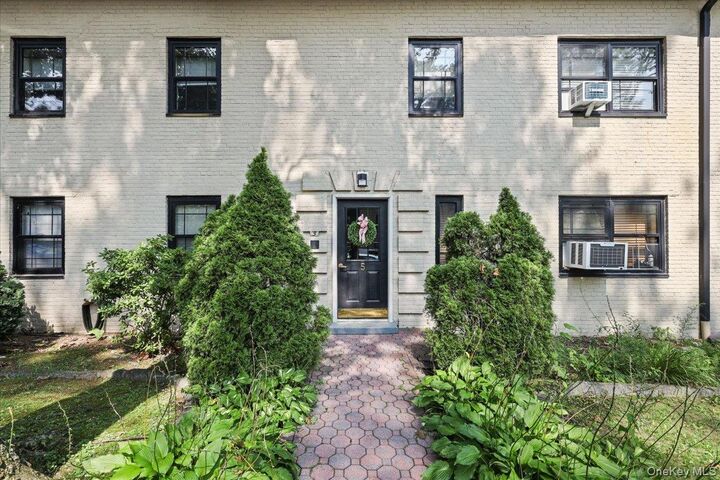 Property Photo:  5 Whitehall Road 1L  NY 10709 