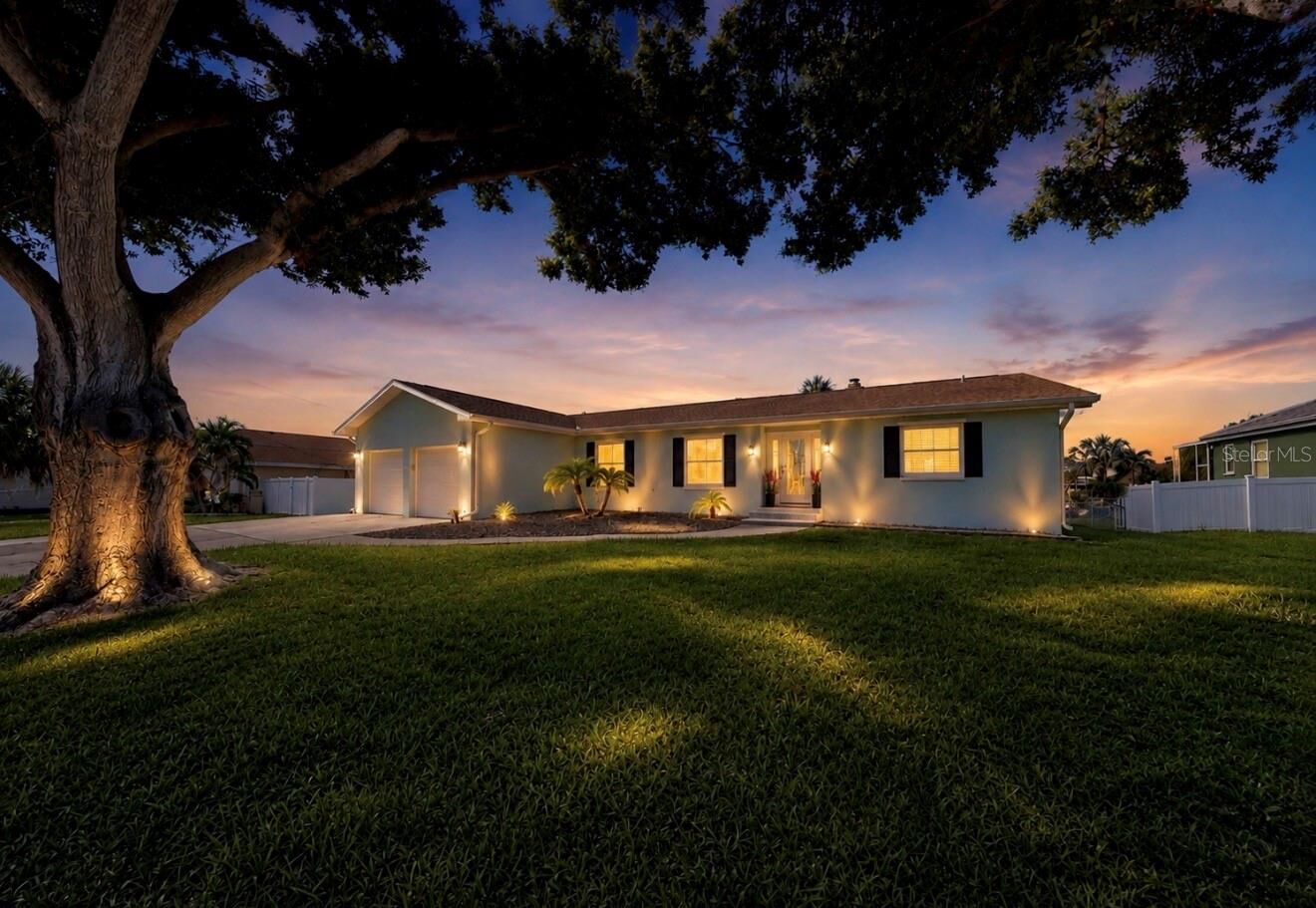 Property Photo:  708 Spanish Main Drive  FL 33572 
