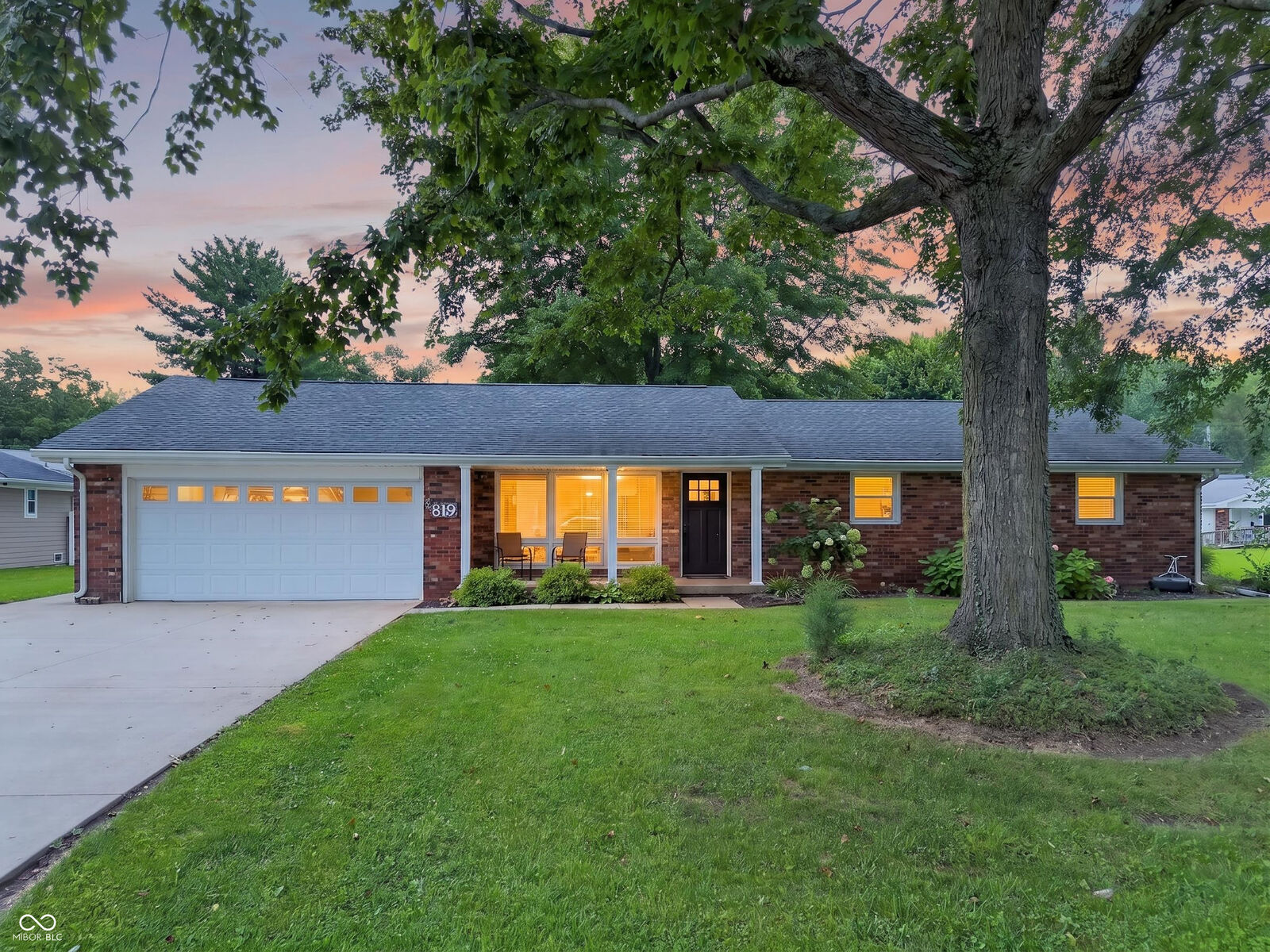 Property Photo: 819 Greenbriar Drive IN 47274
