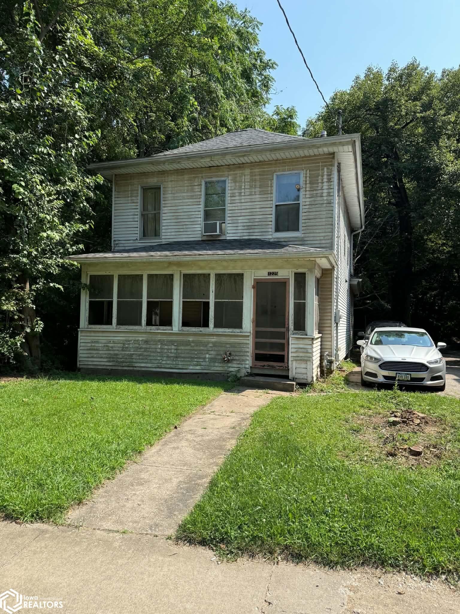Property Photo: 1225 Agency Street IA 52601