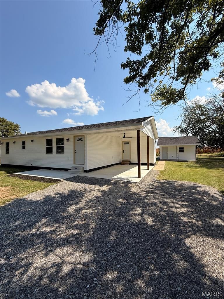 Property Photo:  39594 County Road 227A  MO 63933 