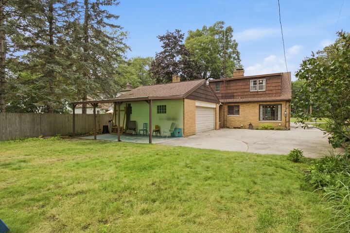 Property Photo: 1631 Glen Avenue MI 49441