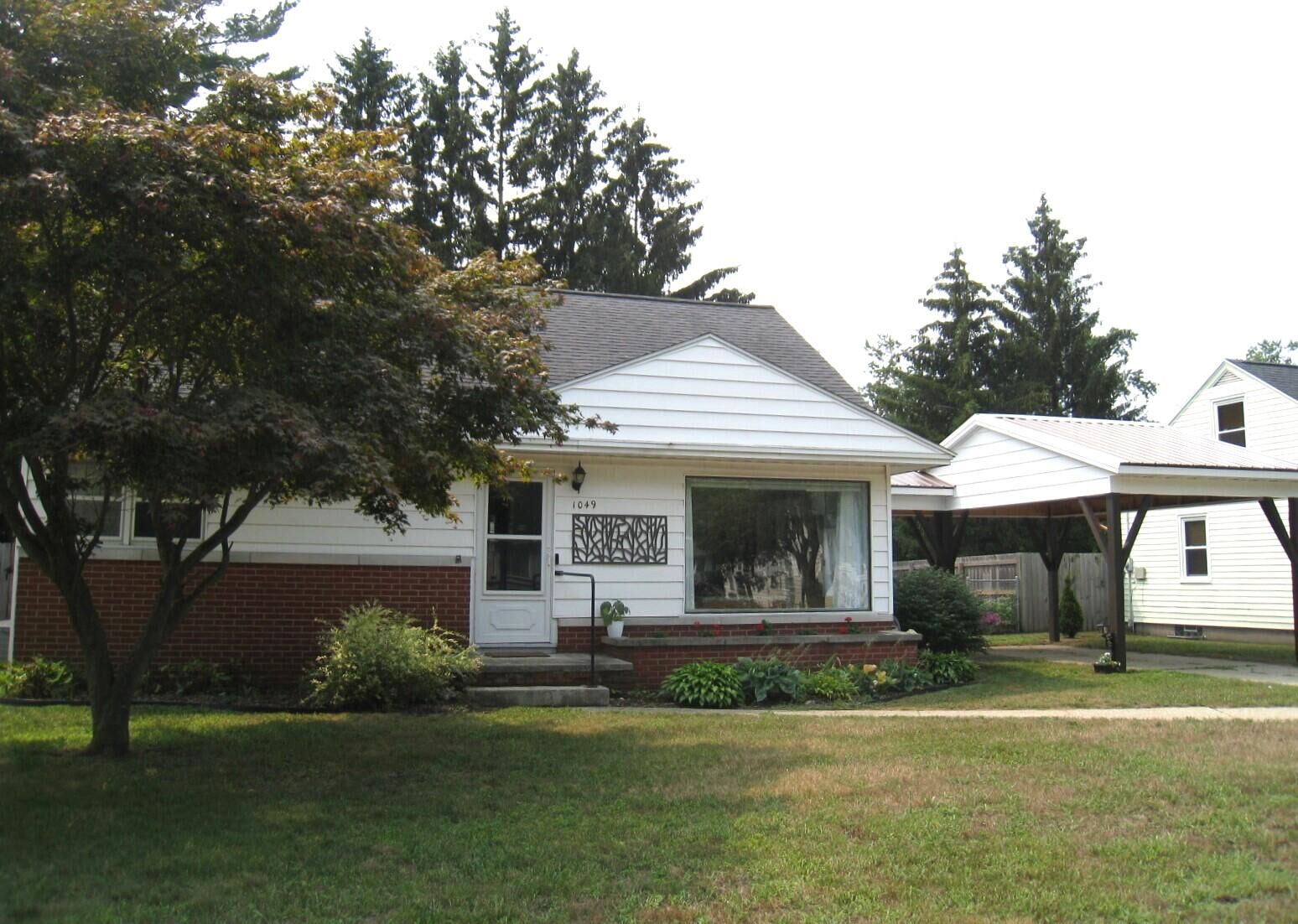 Property Photo: 1049 W Summit Avenue MI 49441