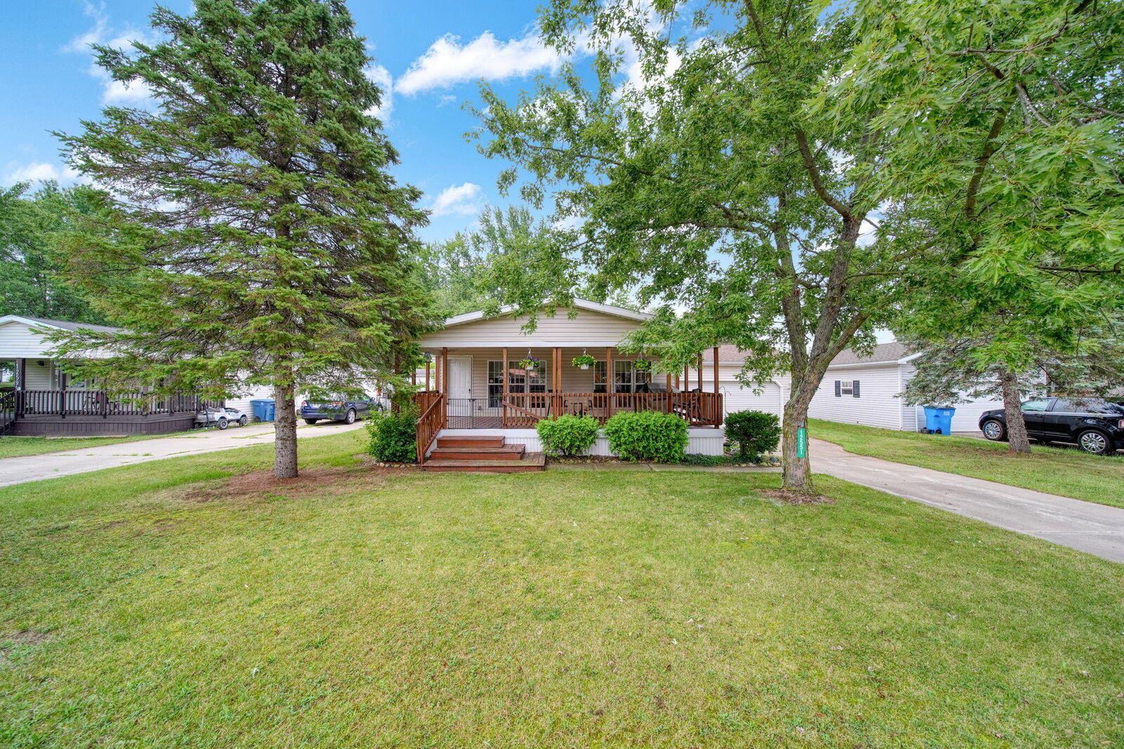 Property Photo:  12551 Sheffield Drive  MI 49282 