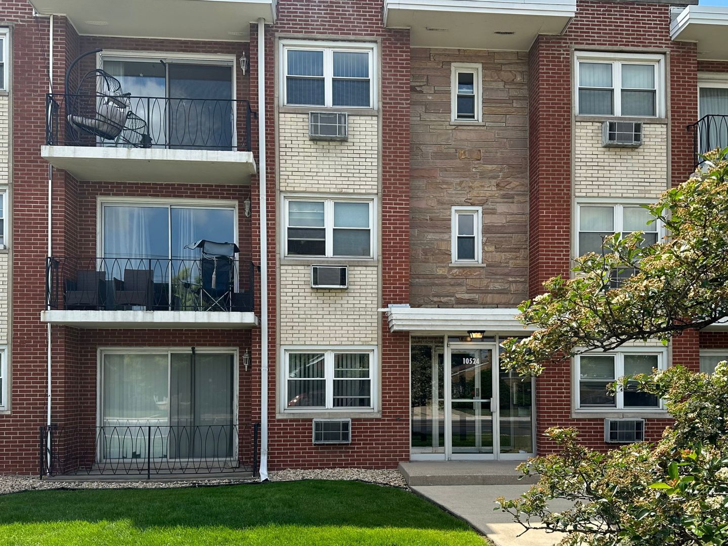 Property Photo:  10524 S Pulaski Road 3se  IL 60453 