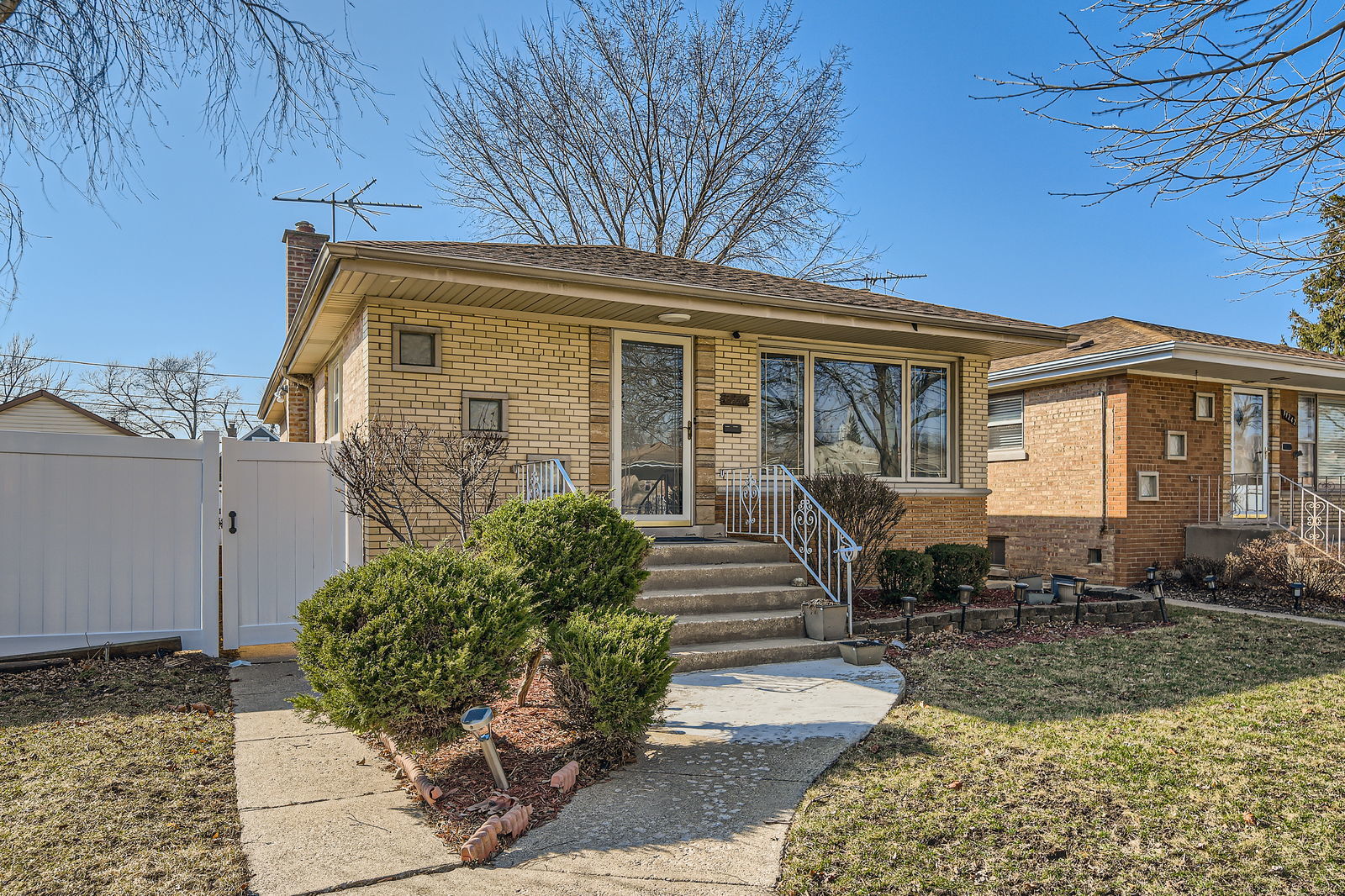 Property Photo:  11246 S Whipple Street  IL 60655 