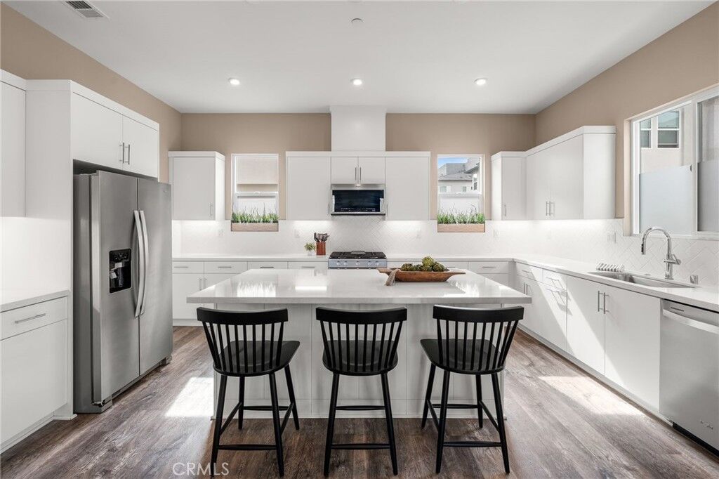 Property Photo: 1423 W Cara CA 92805