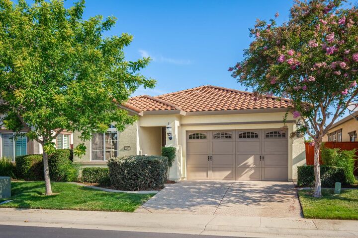 Property Photo:  2089 Thornecroft Lane  CA 95747 