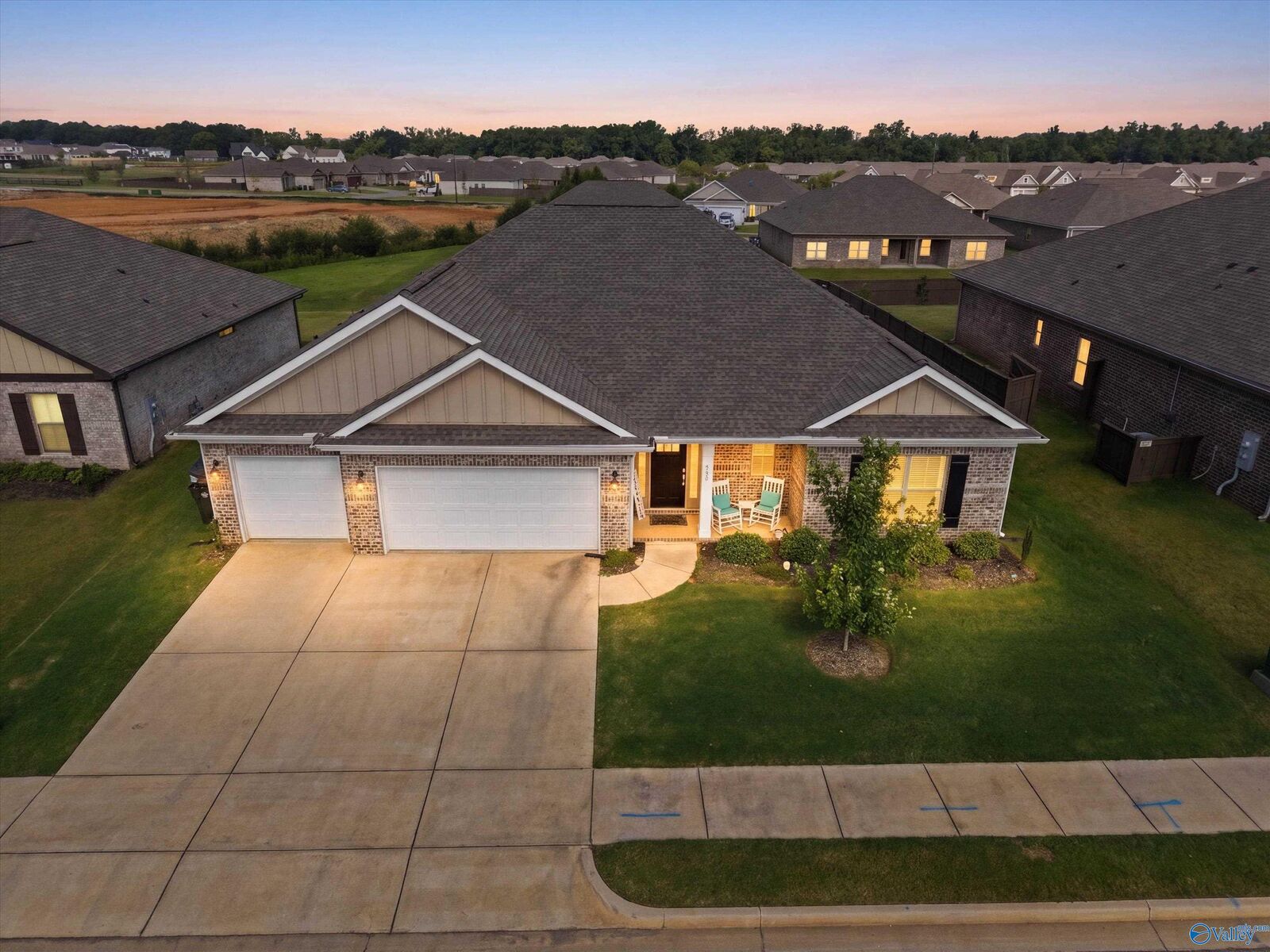 Property Photo:  225 Hannaway Circle  AL 35757 