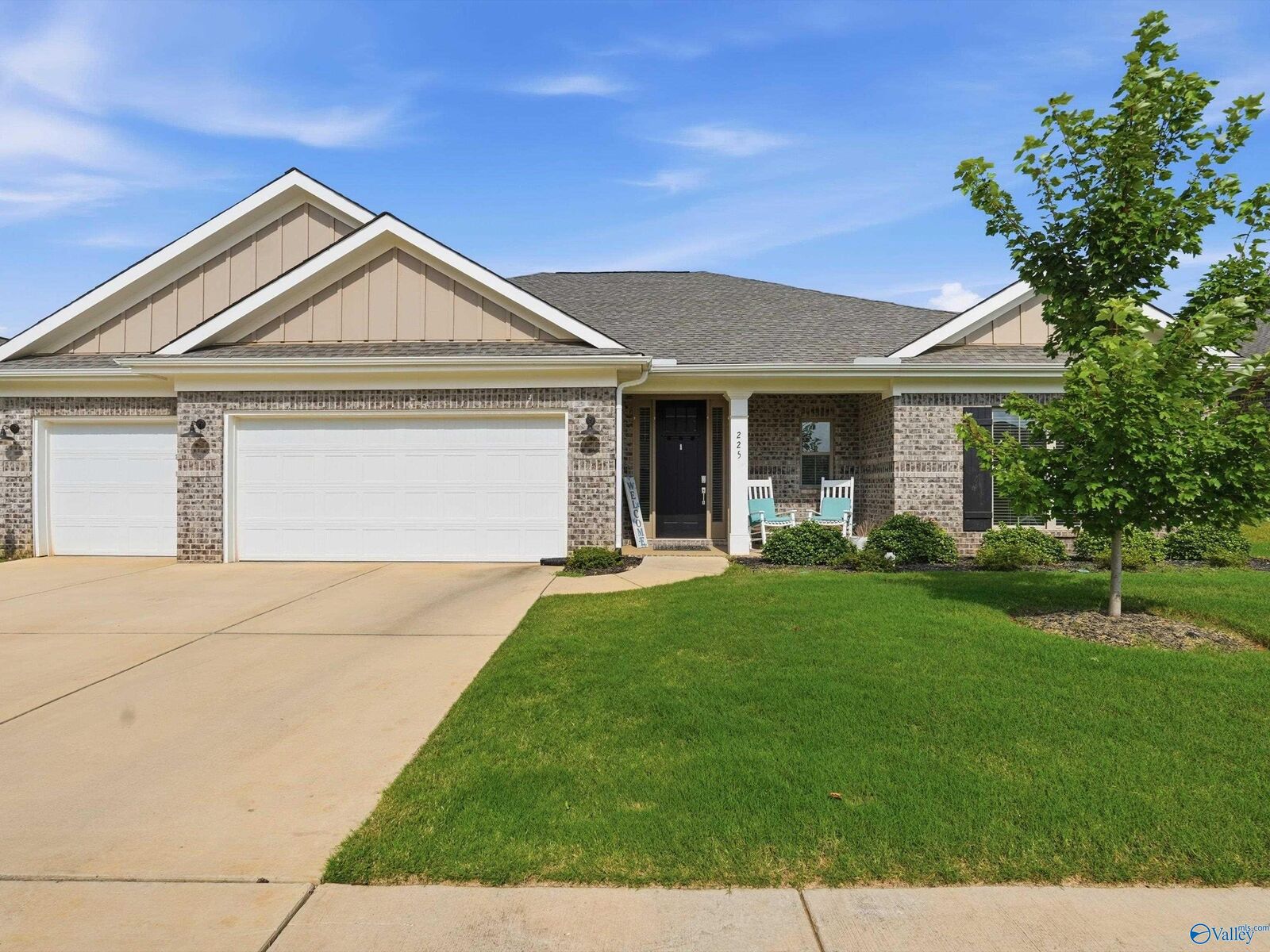 Property Photo: 225 Hannaway Circle AL 35757