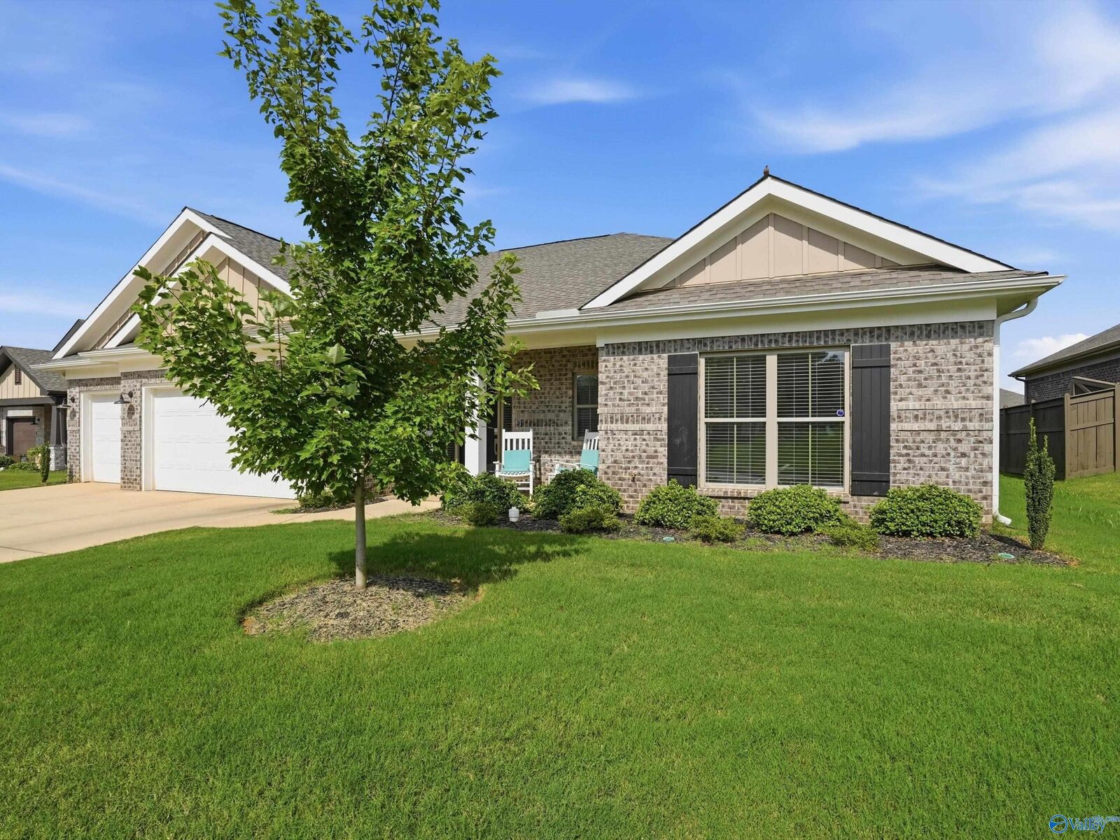 Property Photo:  225 Hannaway Circle  AL 35757 