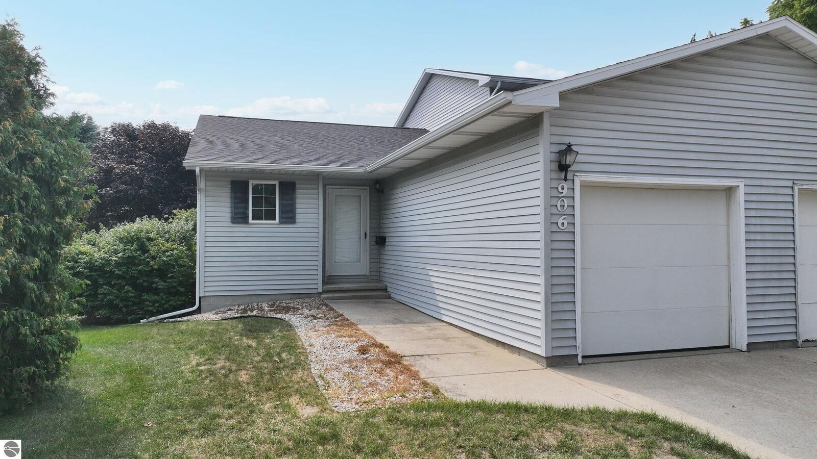 Property Photo: 906 S Crapo MI 48858