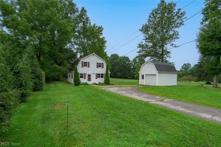 Property Photo: 2474 Cadwallader Sonk Road OH 44410