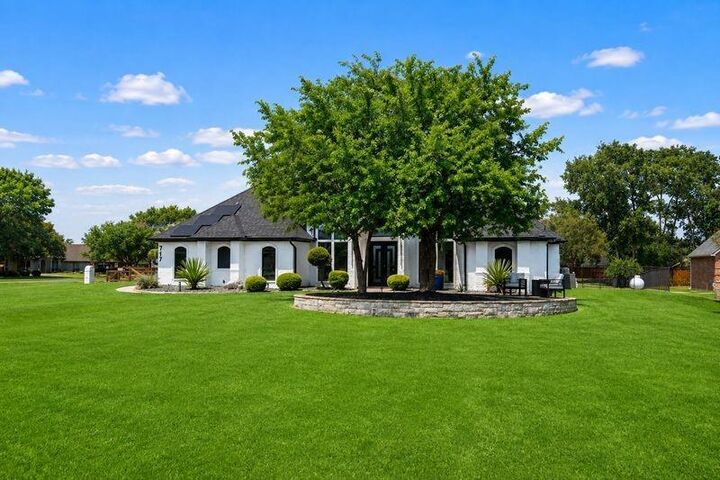 Property Photo:  717 Pintail Court  TX 76049 