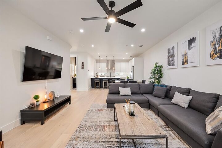 Property Photo:  1141 N Madison Avenue 105  TX 75208 
