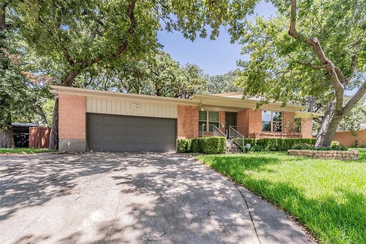 Property Photo: 1233 Fair Oaks Drive TX 75060