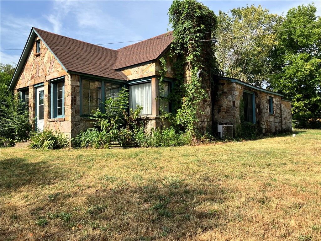 Property Photo:  409 2nd Street  AR 72722 