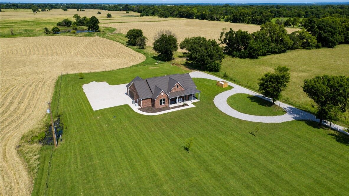 Property Photo: 10101 Ar-43 AR 72747
