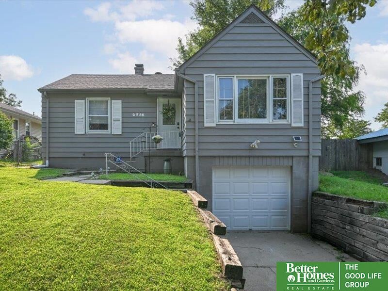Property Photo:  6556 N 34th Street  NE 68112 