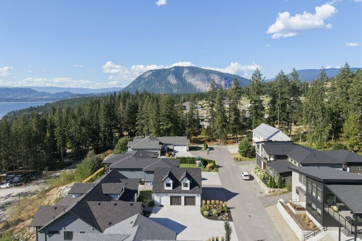 Property Photo: 3820 20 Street NE 8 BC V1E 0G7